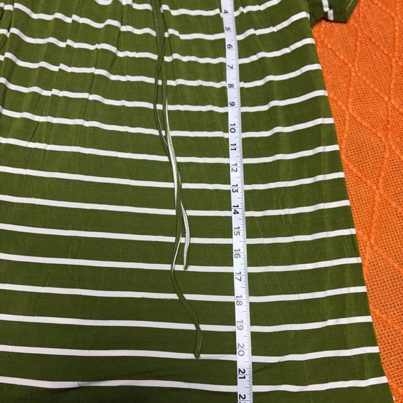 Green and White Sheath Midi Dress with Crew Neck - Picture 8 of 9